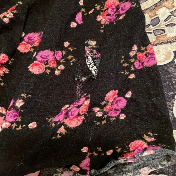 Cute floral tank - Picture 4 of 6